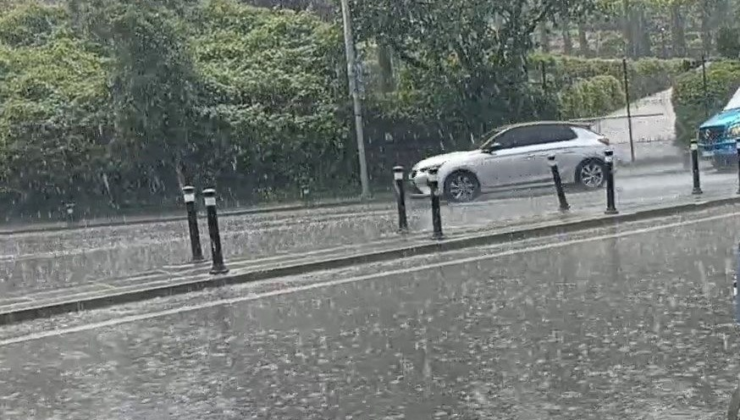 İstanbul’da sağanak ve dolu yağışı: Yollar göle döndü