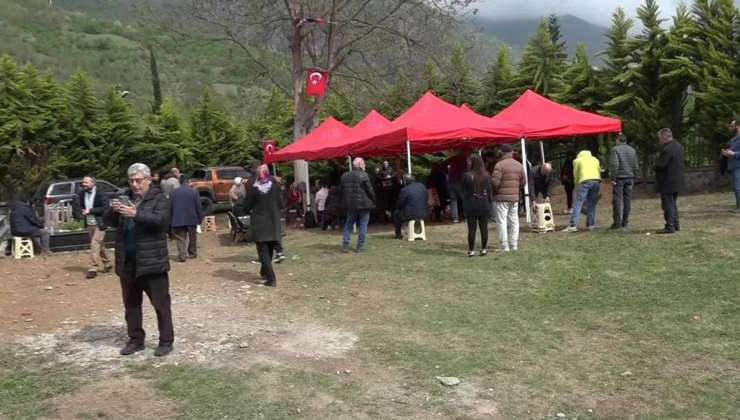 BU DÜNYADAN BİR VOLKAN KONAK GEÇTİ: Sevenleri Trabzon Maçka'daki kabrini ziyaret ediyor