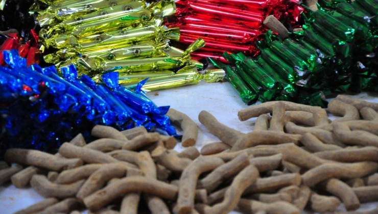 Manisalı kadınlar mesir macunu mesaisinde: 8 ton mesir macunu saçılacak