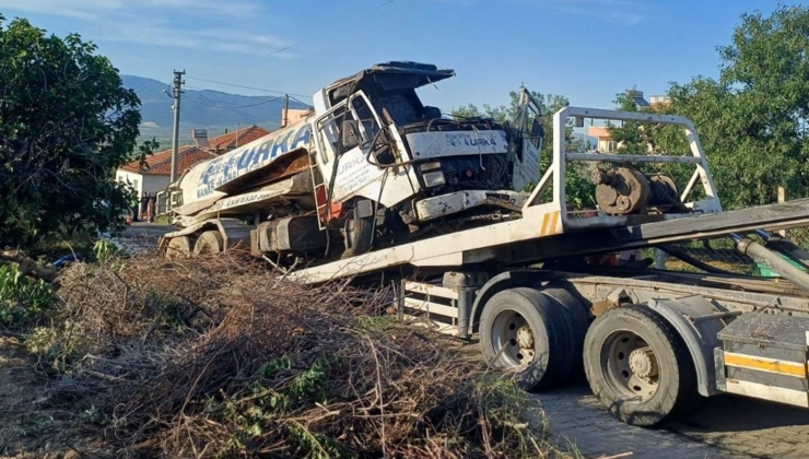 İş makinesini deviren sürücü faciayı engelledi