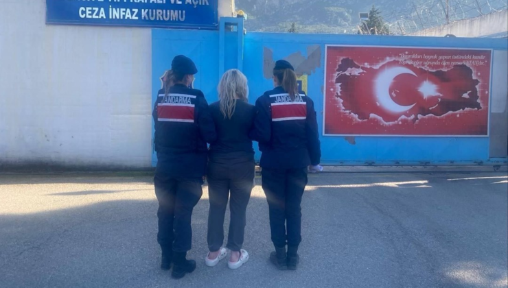Manisa’da uyuşturucu operasyonu:  Evinde uyuşturucuyla yakalanan kadın tutuklandı