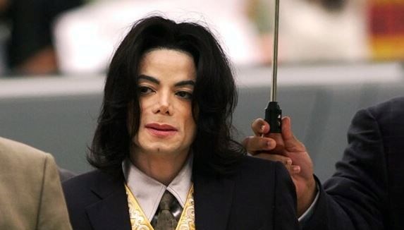 Michael Jackson filminin vizyon tarihi yine ertelendi: ”Anlaşma şartları ihlal edildi” iddiası