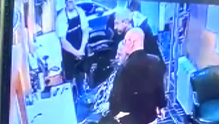 Kardeşini kuaförde ensesinden vurup kaçtı