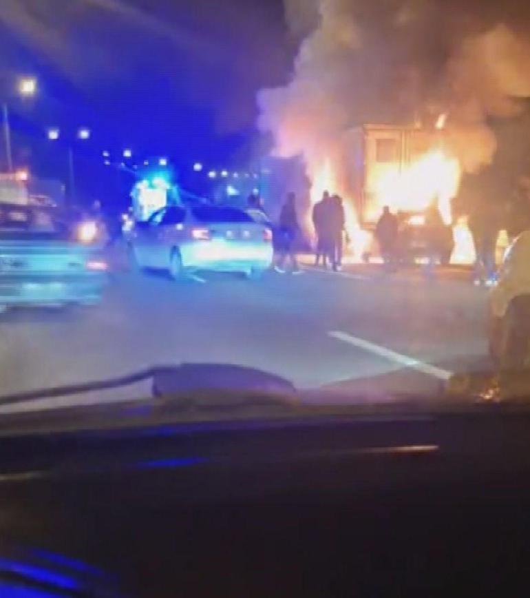 Ankarada feci kaza: TIRa ok gibi saplandı