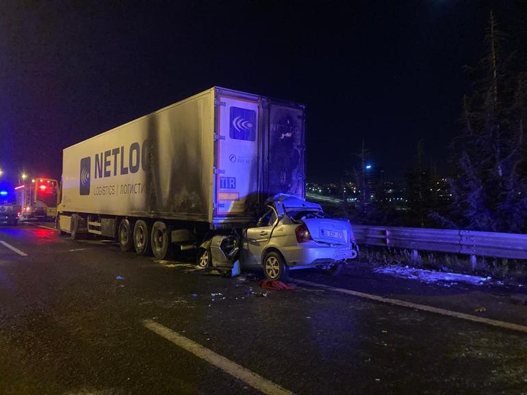 Ankarada feci kaza: TIRa ok gibi saplandı