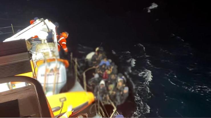 İzmir açıklarında göçmen faciası: 1 ölü, 7 kayıp