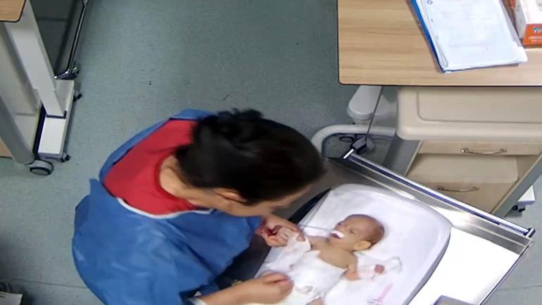 Minik bebek Deniz Esinin hemşire tarafından darbedilme anları ortaya çıktı Bakan Tunç: Yargılama devam ediyor