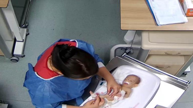 Minik bebek Deniz Esinin hemşire tarafından darbedilme anları ortaya çıktı Bakan Tunç: Yargılama devam ediyor