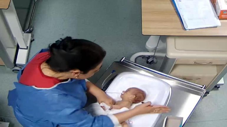 Minik bebek Deniz Esinin hemşire tarafından darbedilme anları ortaya çıktı Bakan Tunç: Yargılama devam ediyor