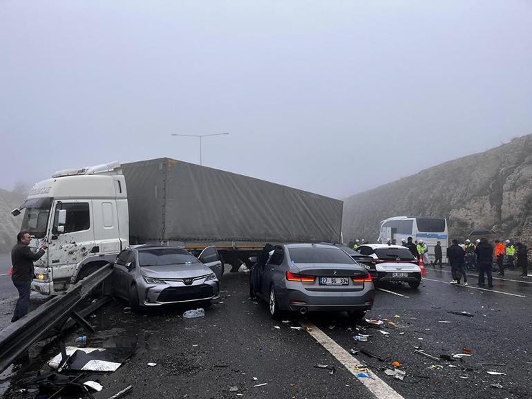 Son dakika... Gaziantep-Şanlıurfa otoyolu savaş alanına döndü: 2 ölü, 11 yaralı