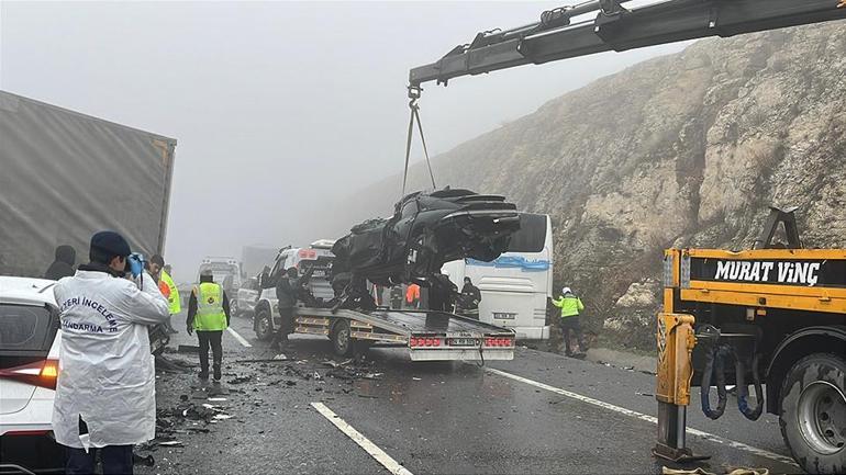 Son dakika... Gaziantep-Şanlıurfa otoyolu savaş alanına döndü: 2 ölü, 11 yaralı