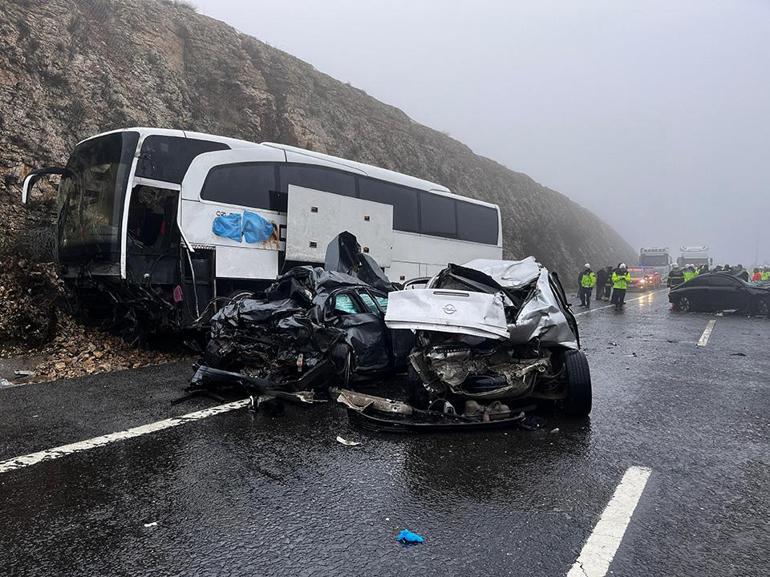 Son dakika... Gaziantep-Şanlıurfa otoyolu savaş alanına döndü: 2 ölü, 11 yaralı