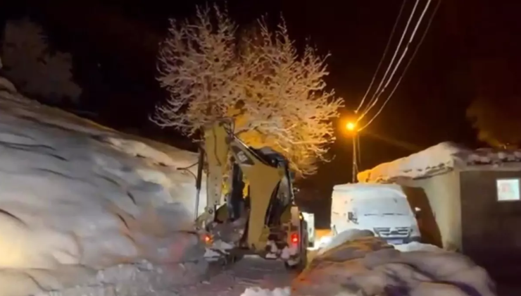 Yolu kapanan köyde 'hasta kurtarma operasyonu'