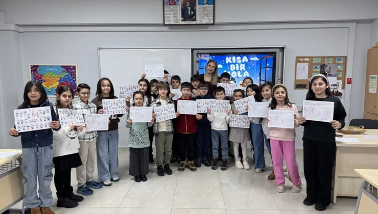 Trabzon ve çevre illerde öğrenciler karnelerini alarak yarıyıl tatiline başladı