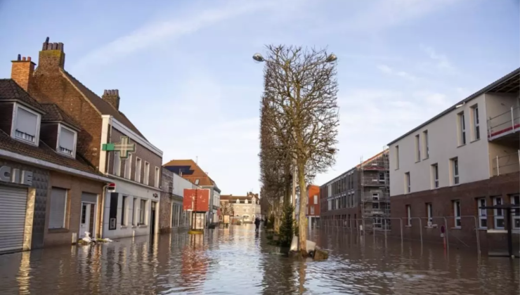 Fransa'da 5 bölgede sel uyarısı