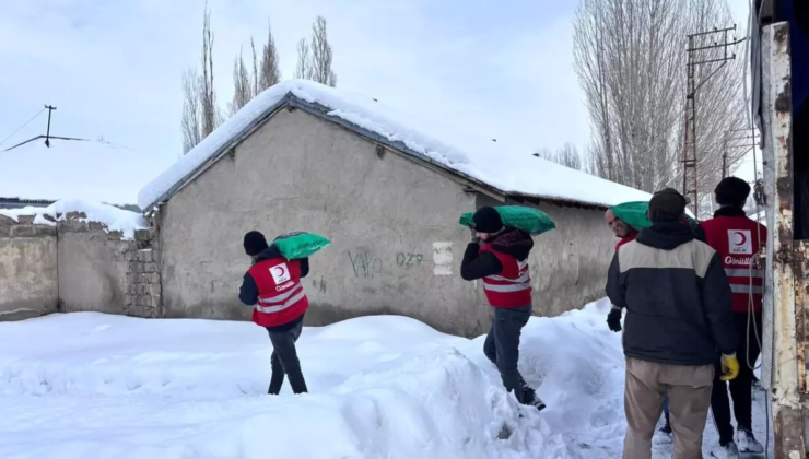 Ağrı'da Kızılay'dan ihtiyaç sahiplerine kömür yardımı