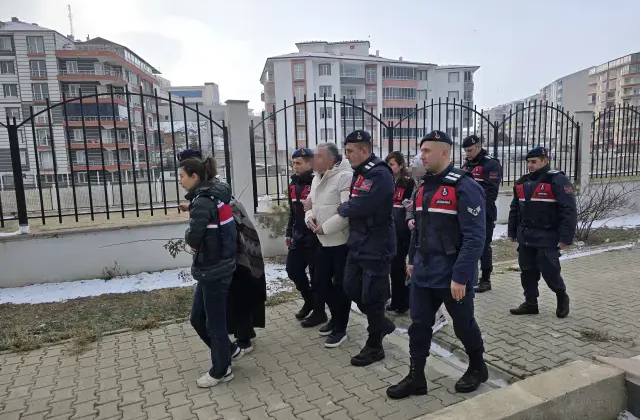 Ölen kardeşinin kimliğiyle 21 yıl devletin imkanlarından istifade etti