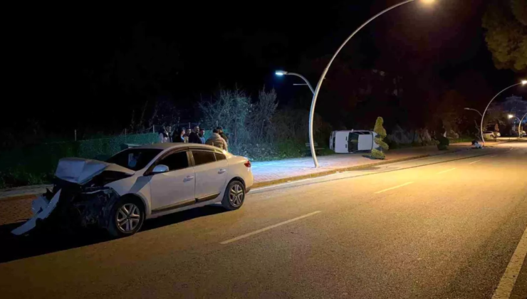 Gazipaşa'da park halindeki otomobile çarpan sürücü kaçtı