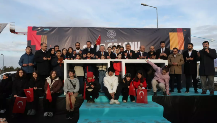 Gençlik ve Spor Bakanı, Eskişehir'de Spor Salonu Temel Atma Törenine Katıldı