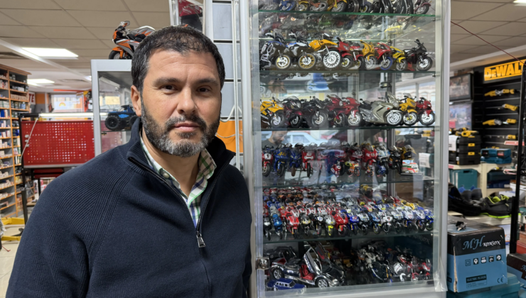 30 yıl biriktirdi şimdi hobisini sergiliyor. Hikayesi motosiklet maketiyle başladı