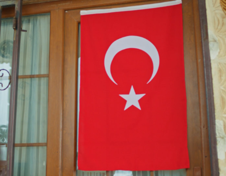 Uzak Şehir'den ince 'Bayrak' mesajı!