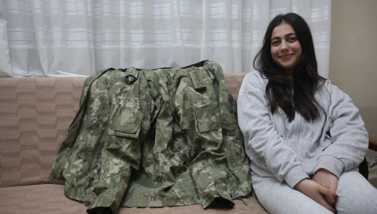 Depremde kendisine montunu veren albayla görüştü. 3 yıldır emanetini vermeyi bekliyor