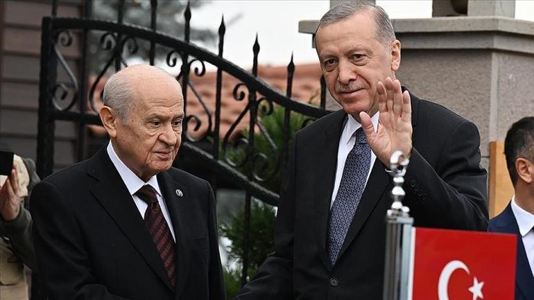 MHP lideri Bahçeliden Cumhurbaşkanı Erdoğana doğum günü hediyesi: Dikkat çeken gül ve harita detayı