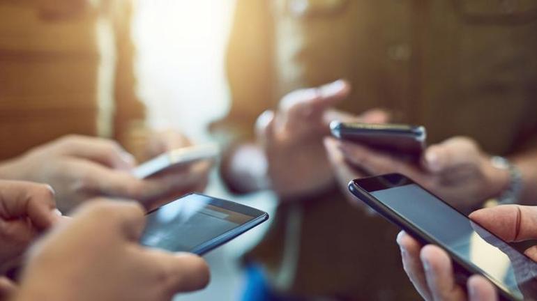 Akıllı telefon pazarı daralacak Satış fiyatları rekor seviyede artabilir