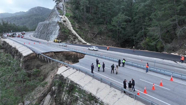 Antalya’da heyelan sonucu yol çöktü. Kara yolu ulaşıma kapatıldı