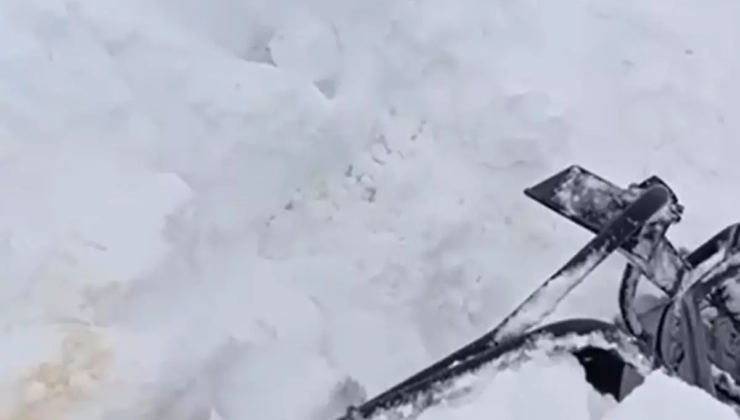 Verici istasyonundaki arızaya giden ekibin üzerine çığ düştü