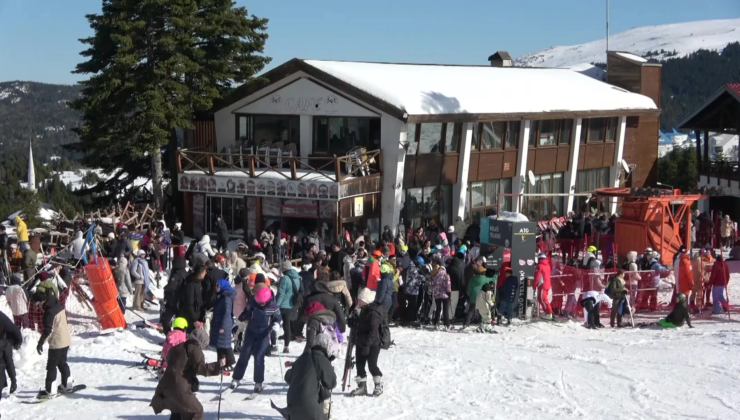 Uludağ’da güneşli hafta sonu: Zirve tatilcilerle doldu
