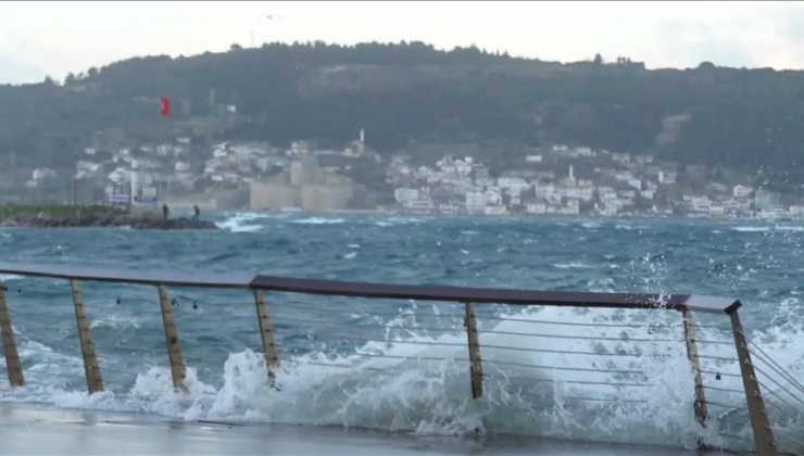 Çanakkale’de transit gemi geçişine fırtına engeli