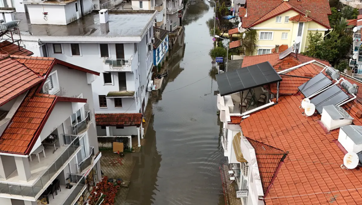 Fırtına birçok ili vurdu. Yollar sular altında kaldı, bir ilçe Venedik’e döndü