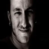 Ekonomik kriz nedeniyle vekillerin emekli maaşını kaldırdılar