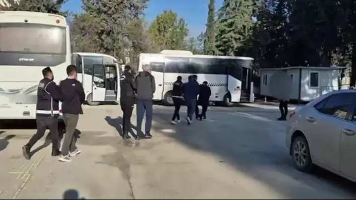 Milyonluk rüşvet havuzu kuran gümrük çetesi çökertildi