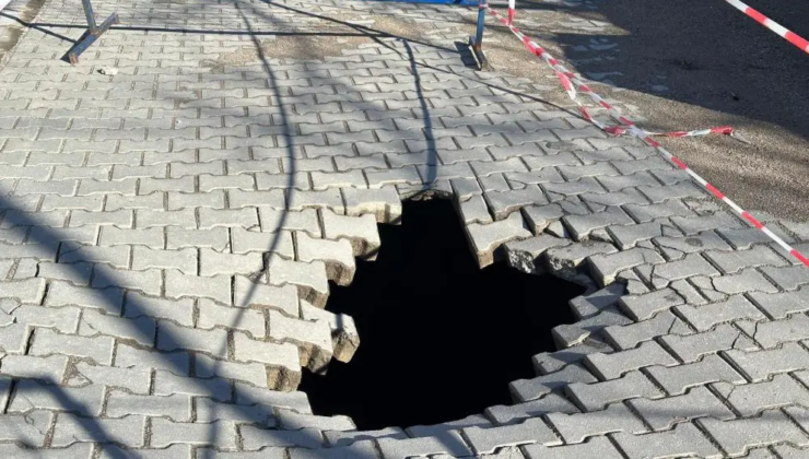 Çanakkale’de yol çöktü, iki metrelik çukur oluştu