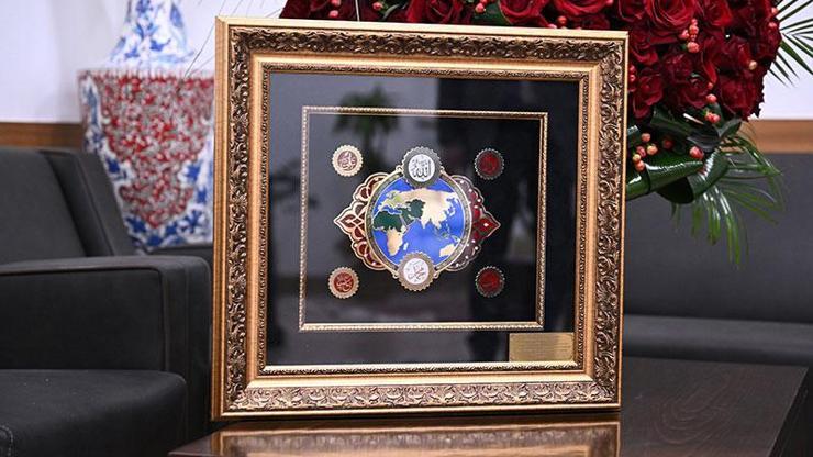 MHP lideri Bahçeli'den Cumhurbaşkanı Erdoğan'a doğum günü hediyesi: Dikkat çeken gül ve harita detayı