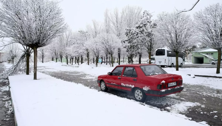 Van, Bitlis, Hakkari ve Muş'ta 1077 yerleşim birimine ulaşım sağlanamıyor