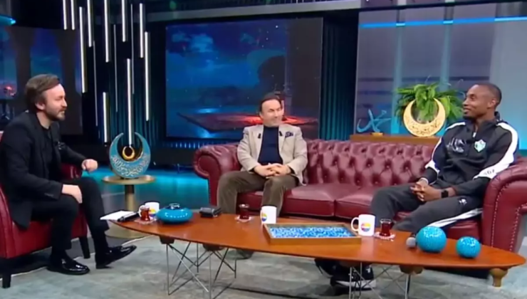 Fode Koita'dan canlı yayında "Kabe'de Hacılar" performansı