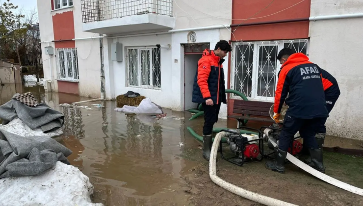 Kar suları eridi, iki evi su bastı