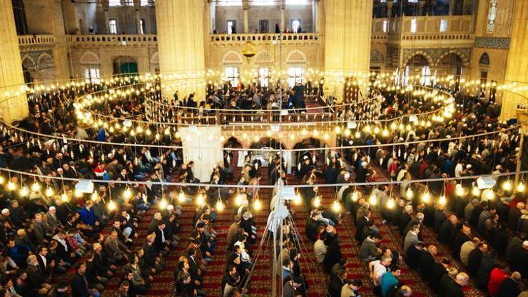 BAYRAM NAMAZI KAÇTA? 2026 Ramazan Bayramı Namazı Kaçta Kılınacak? İstanbul, Ankara, İzmir Bayram Namazı Saatleri
