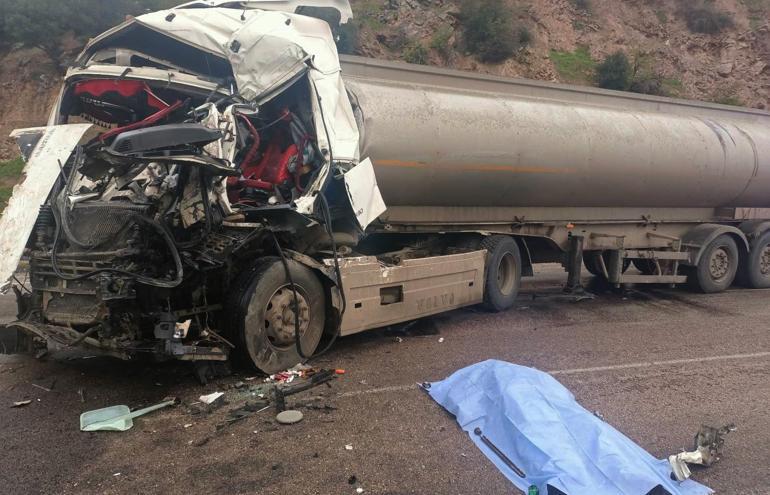 Gaziantep’te tankerler kafa kafaya çarpıştı:1 ölü, 1 yaralı