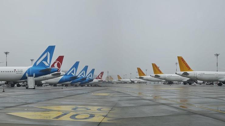 Hava trafiğine sağanak engeli! 51 uçak rota değiştirdi