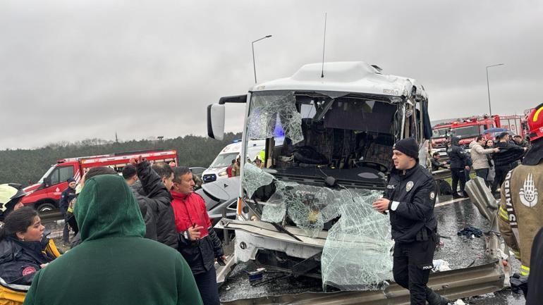 SON DAKİKA... Polisleri taşıyan servis kaza yaptı: 3ü ağır 29 kişi yaralandı, 1 polis şehit oldu