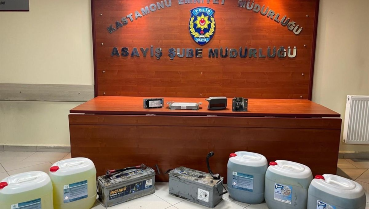 Kastamonu'da iş makinesinin mazotunu ve parçalarını çalan 2 zanlı yakalandı