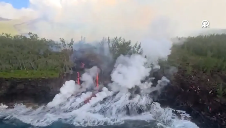 Yanardağ lavları okyanusa ulaştı. O anlar havadan görüntülendi