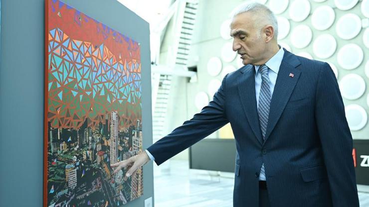 Kültür ve Turizm Bakanı Ersoy "Başkent Ankara" sergisini ziyaret etti