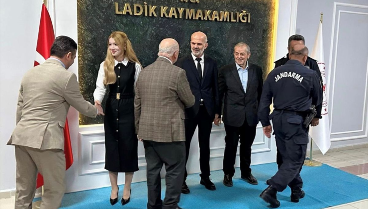 Ladik'te bayramlaşma programı düzenlendi