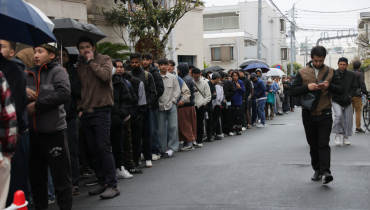 Tokyo Camii’nde bayram namazı yoğunluğu. Namaz 5 kez kıldırıldı