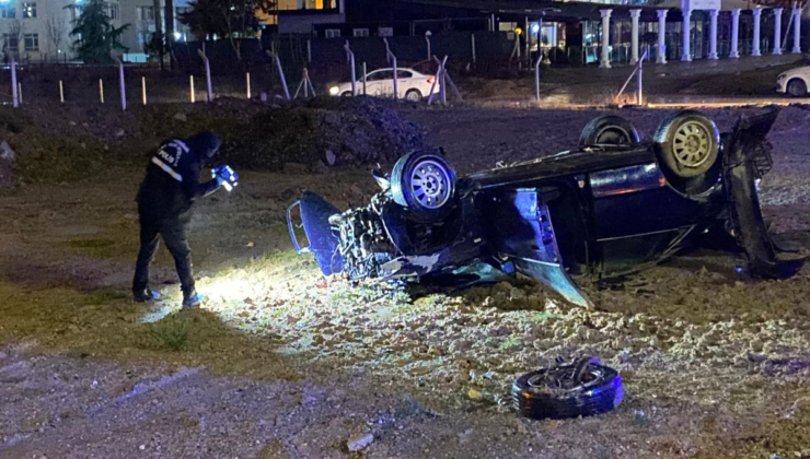 Ankara'da otomobil, bariyerlere ve direğe çarpıp takla attı: 1 ölü
